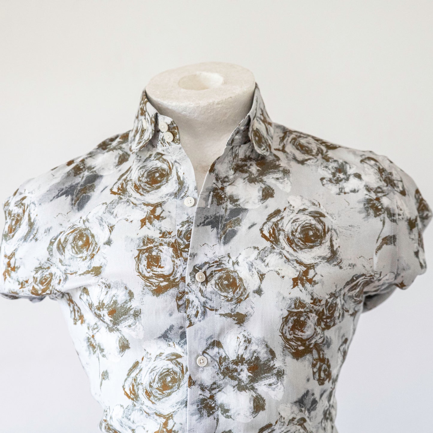 WHITE AND OLIVE GREEN LINEN SHIRT