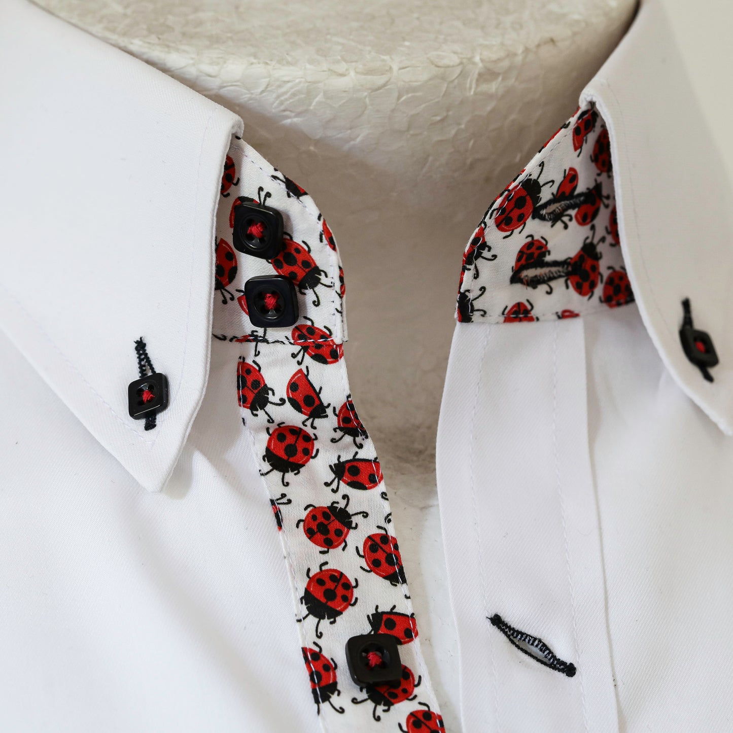 UNIQUE WHITE SHIRT WITH FLORAL TRIM