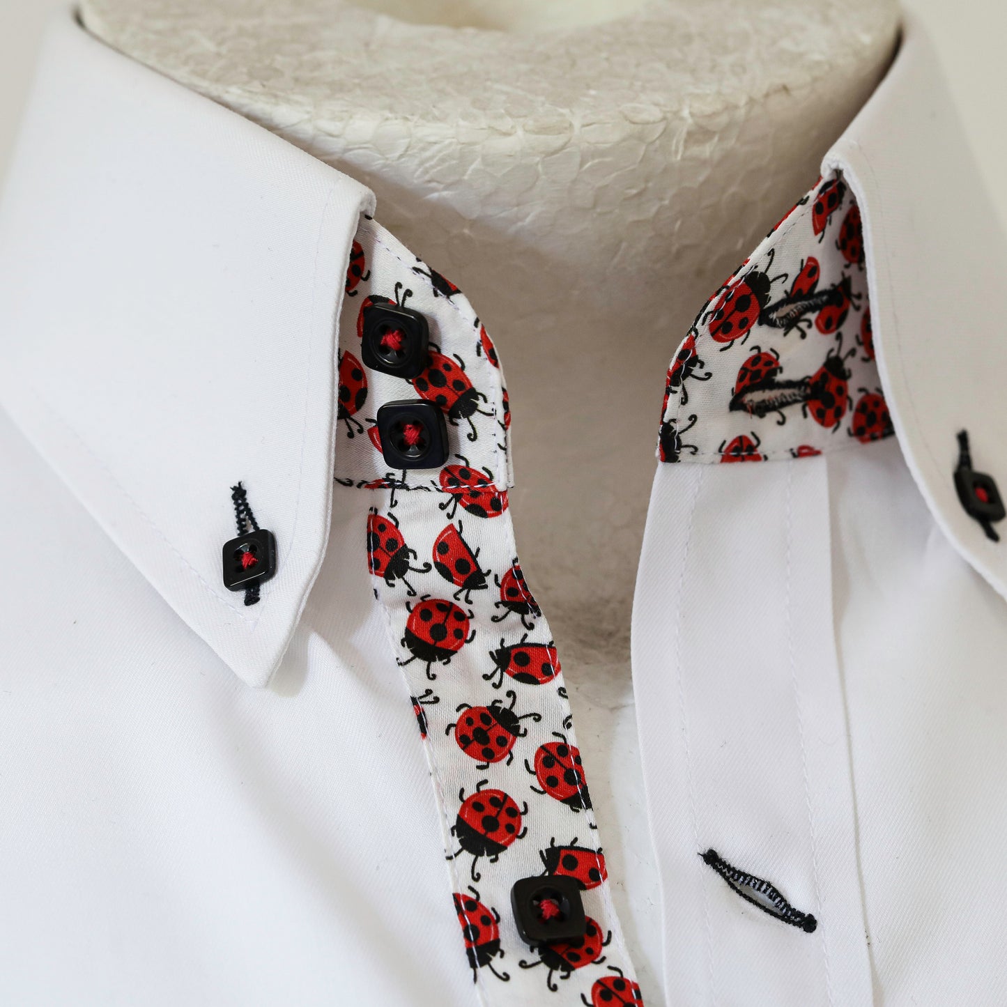 UNIQUE WHITE SHIRT WITH FLORAL TRIM